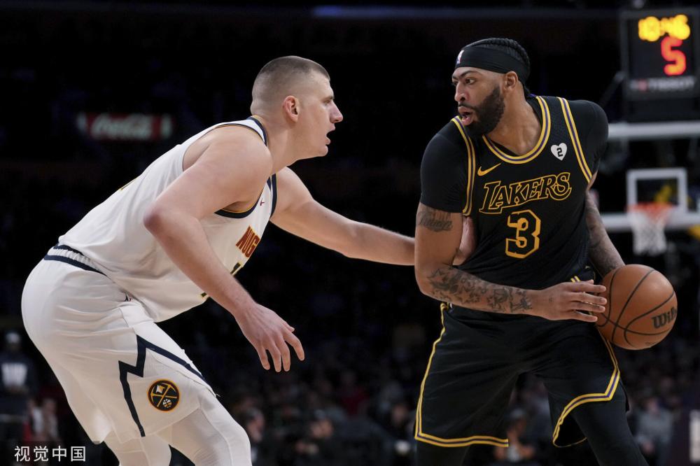 前场篮板更 前场篮板更